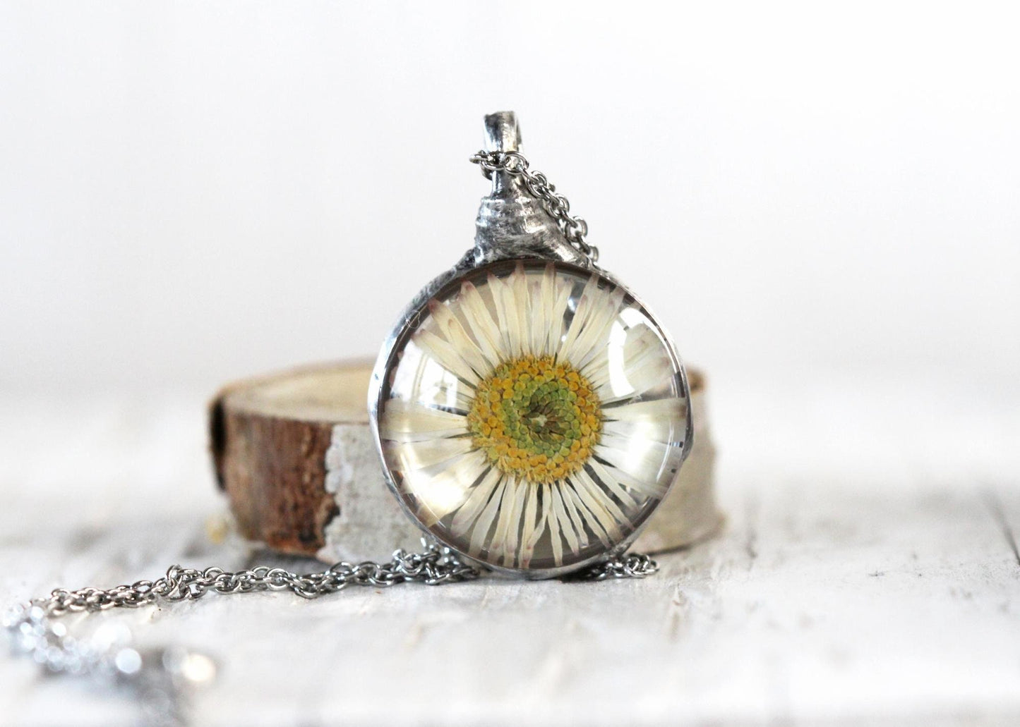 Daisy Pendant - April Birth Flower - Glass Pendant - Pressed Flower Jewelry