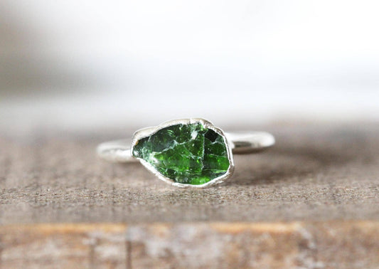 Chrome Diopside Ring - Bright Green Stone - Polished Diopside