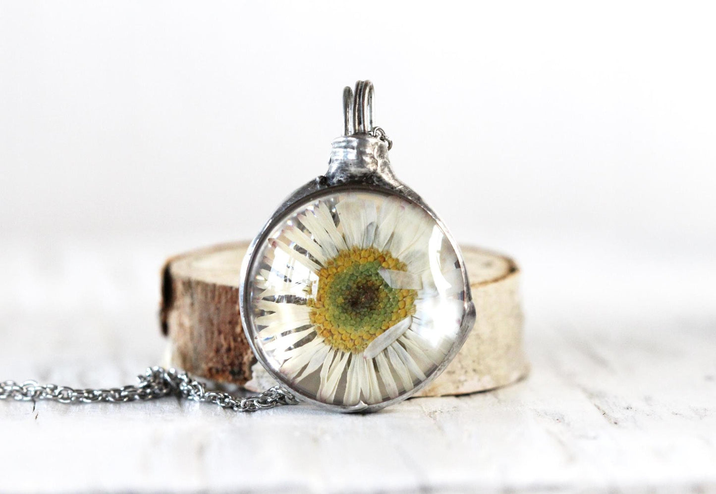 Daisy Pendant - April Birth Flower - Glass Pendant - Pressed Flower Jewelry