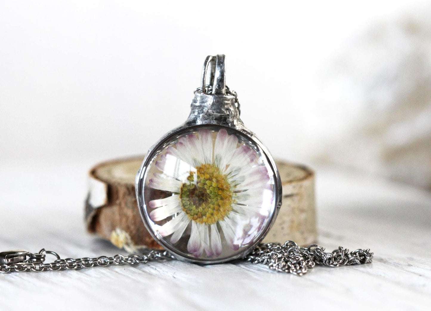 Daisy Pendant - April Birth Flower - Glass Pendant - Pressed Flower Jewelry