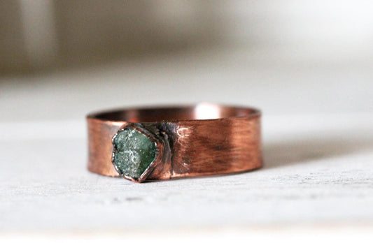 Raw Emerald Ring - Unisex Stone Jewelry - May Birthstone
